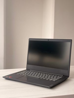 Lenovo V14 RYZEN 3 3000 16 GB 512GB SSD