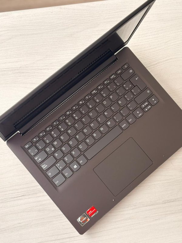 Lenovo V14 RYZEN 3 3000 16 GB 512GB SSD