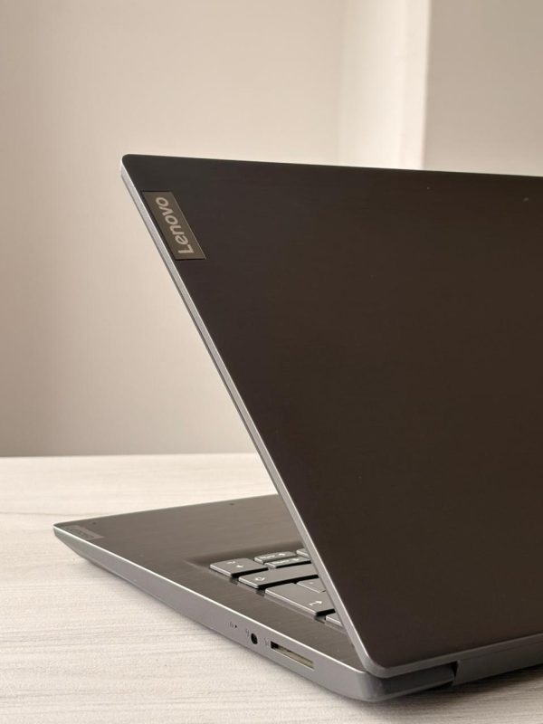 Lenovo V14 RYZEN 3 3000 16 GB 512GB SSD